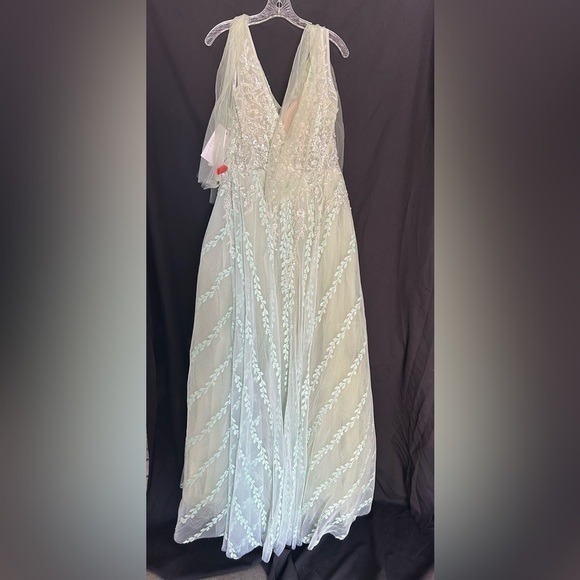 Mac Duggal 20313 NWT Embellished Soft Tie Sleeveless V Neck Gown - Picture 5 of 15